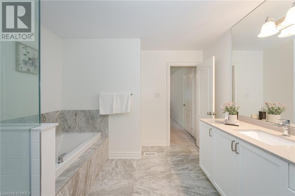 1349 Restivo Lane Lane, Milton, Ontario  L9E 1K2 - Photo 24 - 40574176