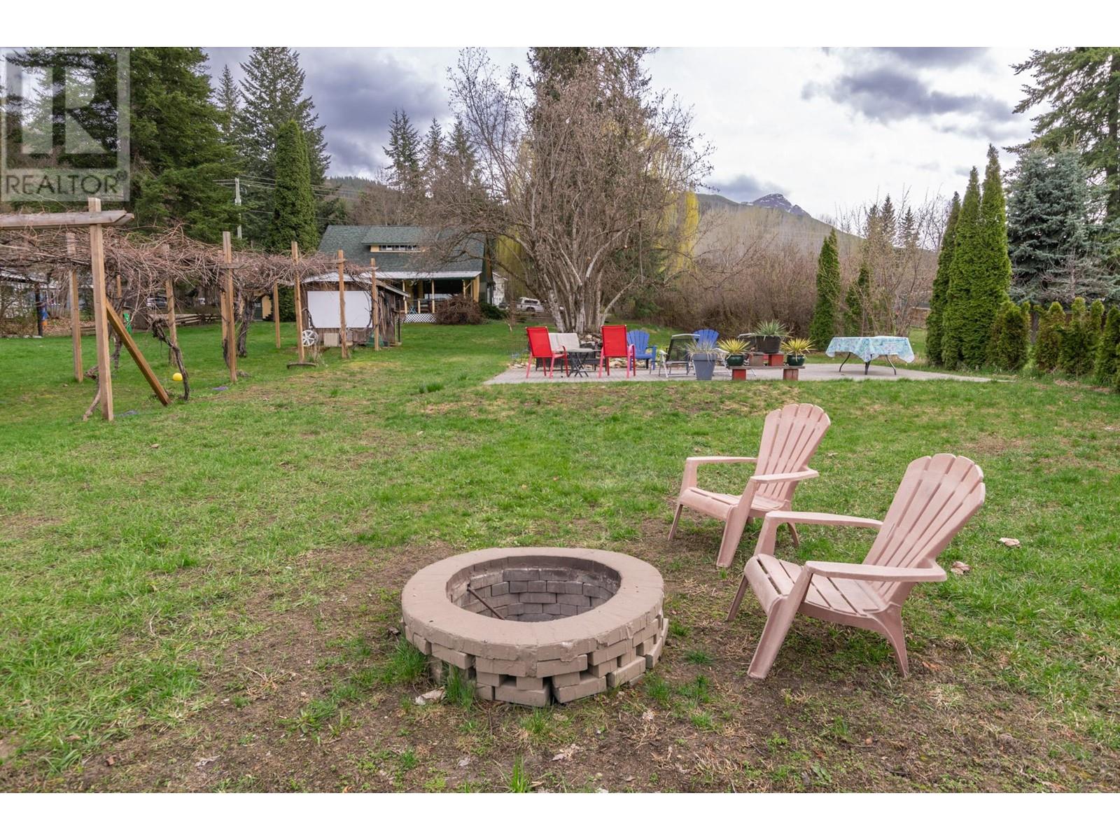 841 Foothill Road SW Salmon Arm Photo 32