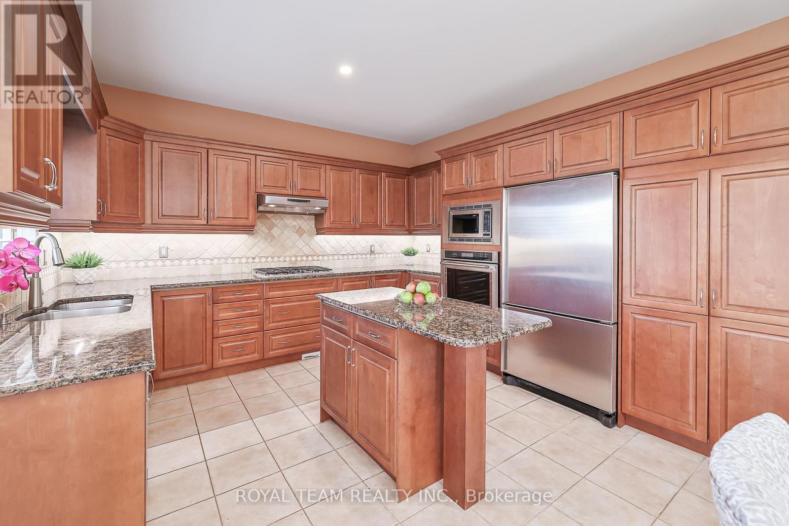 68 Canelli Heights Crt, Vaughan, Ontario  L4J 8V5 - Photo 7 - N8248884