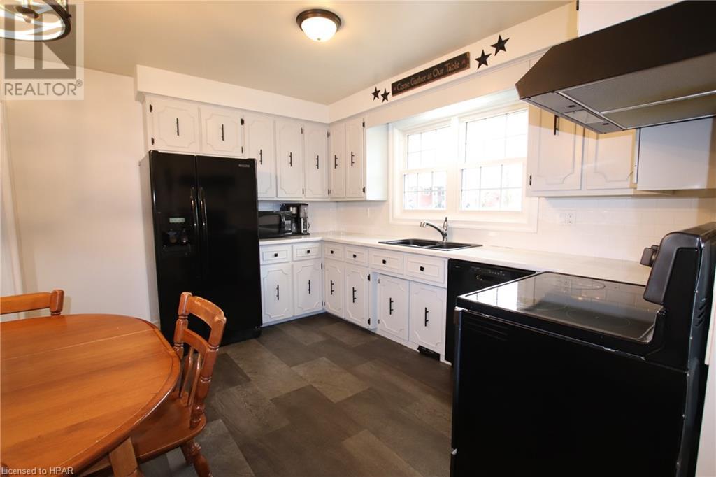 202 Mary Street, Clinton, Ontario  N0M 1L0 - Photo 10 - 40574244