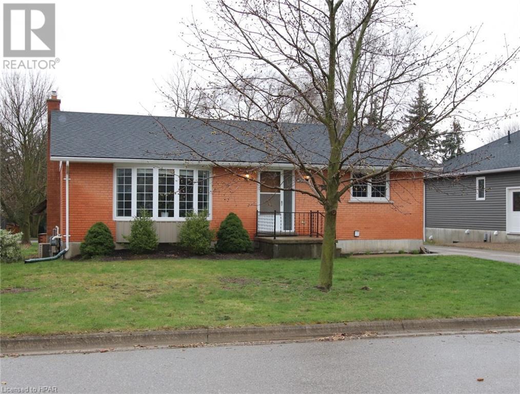 202 Mary Street, Clinton, Ontario  N0M 1L0 - Photo 3 - 40574244