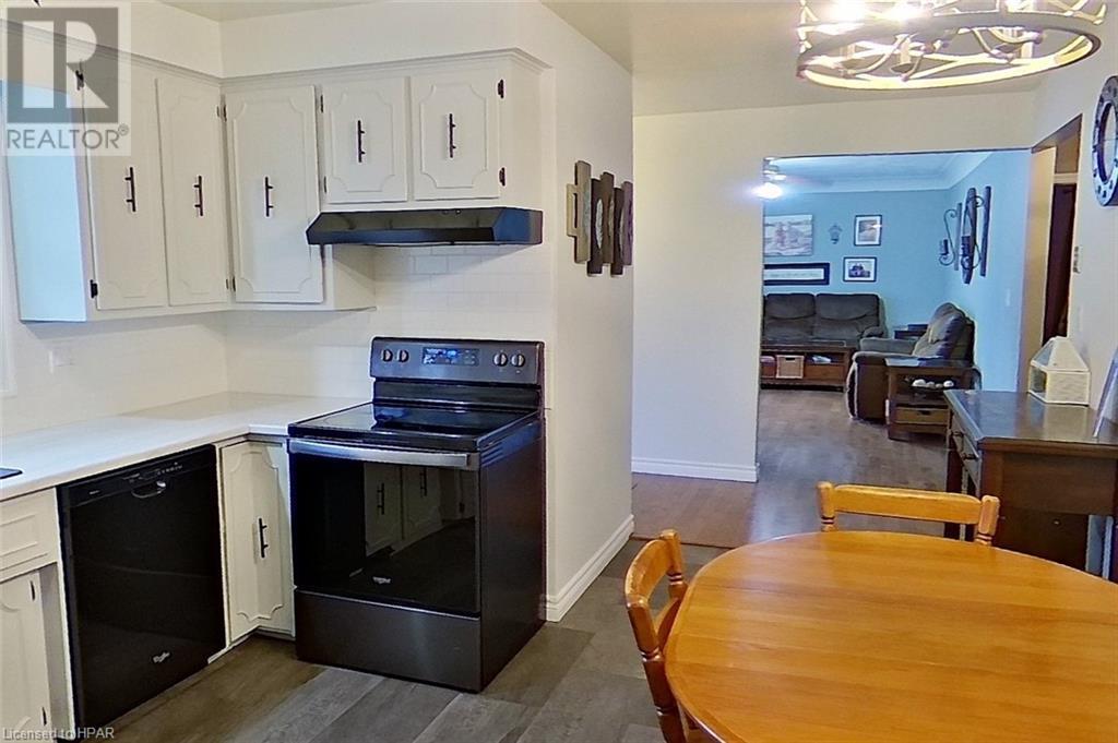 202 Mary Street, Clinton, Ontario  N0M 1L0 - Photo 12 - 40574244