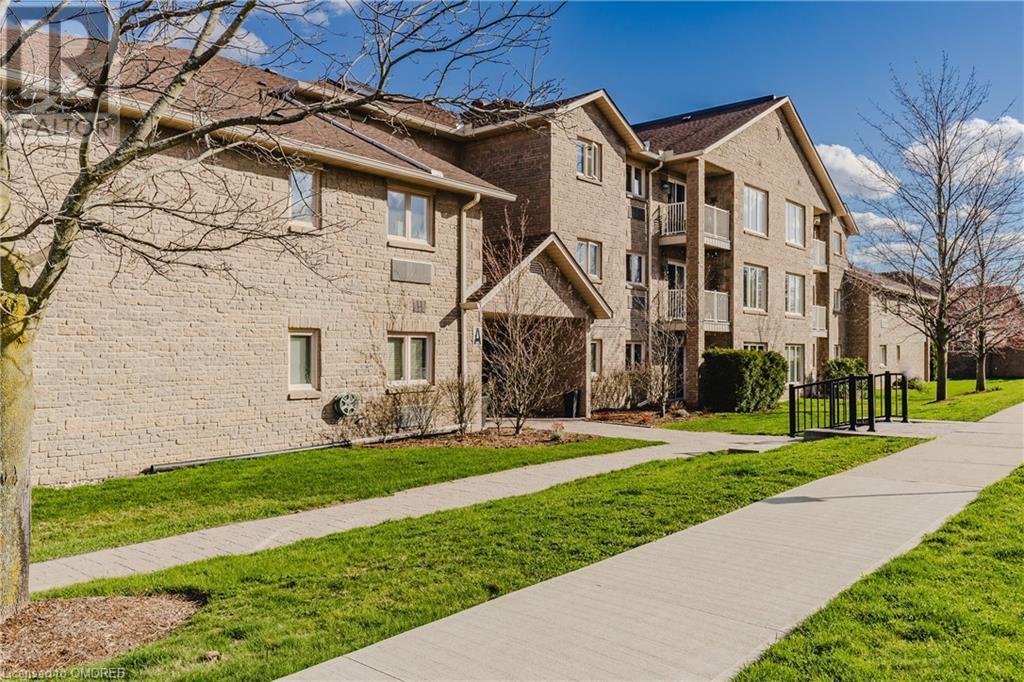 3050 Pinemeadow Drive Unit# 18, Burlington, Ontario  L7M 3X5 - Photo 2 - 40574433