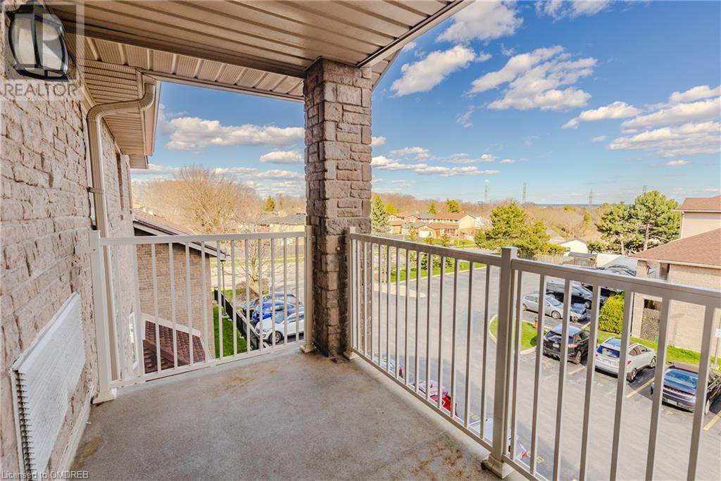 3050 Pinemeadow Drive Unit# 18, Burlington, Ontario  L7M 3X5 - Photo 3 - 40574433