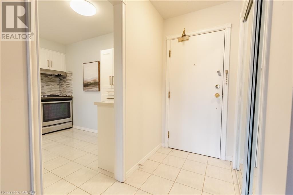 3050 Pinemeadow Drive Unit# 18, Burlington, Ontario  L7M 3X5 - Photo 4 - 40574433