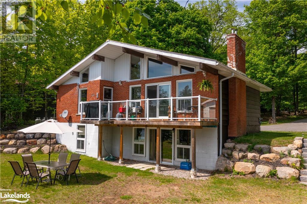 562 & 568 E Waseosa Lake Road, Huntsville, Ontario P1H 2J4 (26774186