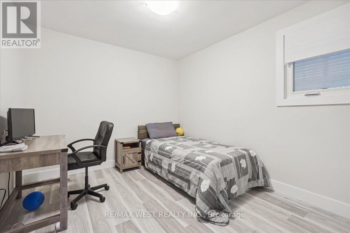241 Oak St, Clearview, Ontario  L0M 1S0 - Photo 7 - S8251674