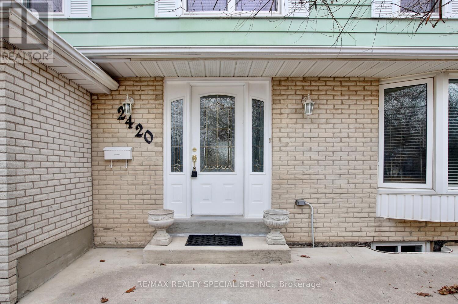 2420 Winthrop Crescent, Mississauga, Ontario  L5K 2A7 - Photo 2 - W8252990
