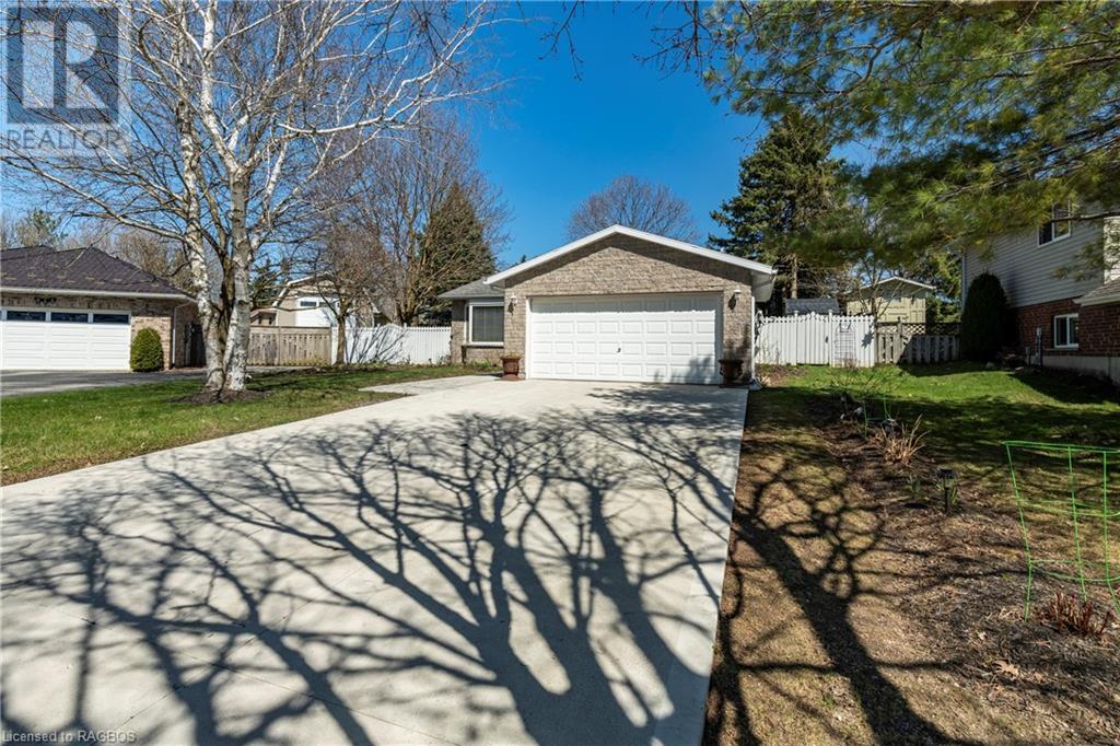 359 Jeremy's Crescent, Mount Forest, Ontario N0G 2L3 (26779193) Ron