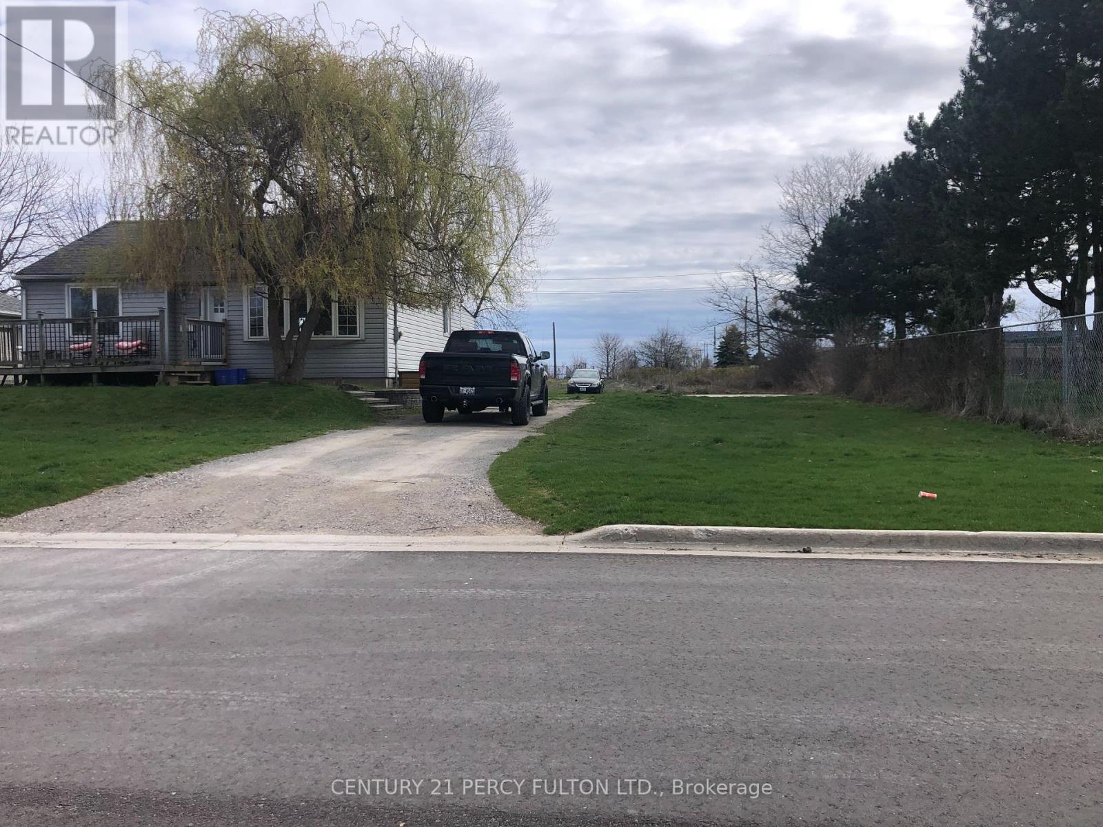 579 Veterans Rd, Oshawa, Ontario  L1H 0B2 - Photo 2 - E8254908