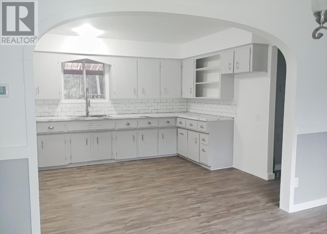 1129 Mountainview Road, Clearwater, British Columbia  V0E 1N1 - Photo 10 - 177965