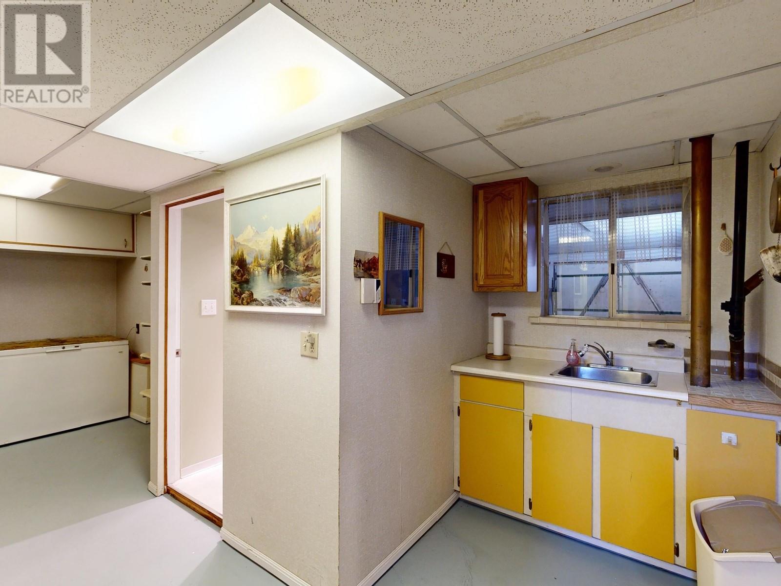 Listing Picture 22 of 27 : 2706 E 56TH AVENUE, Vancouver / 溫哥華 - 魯藝地產 Yvonne Lu Group - MLS Medallion Club Member