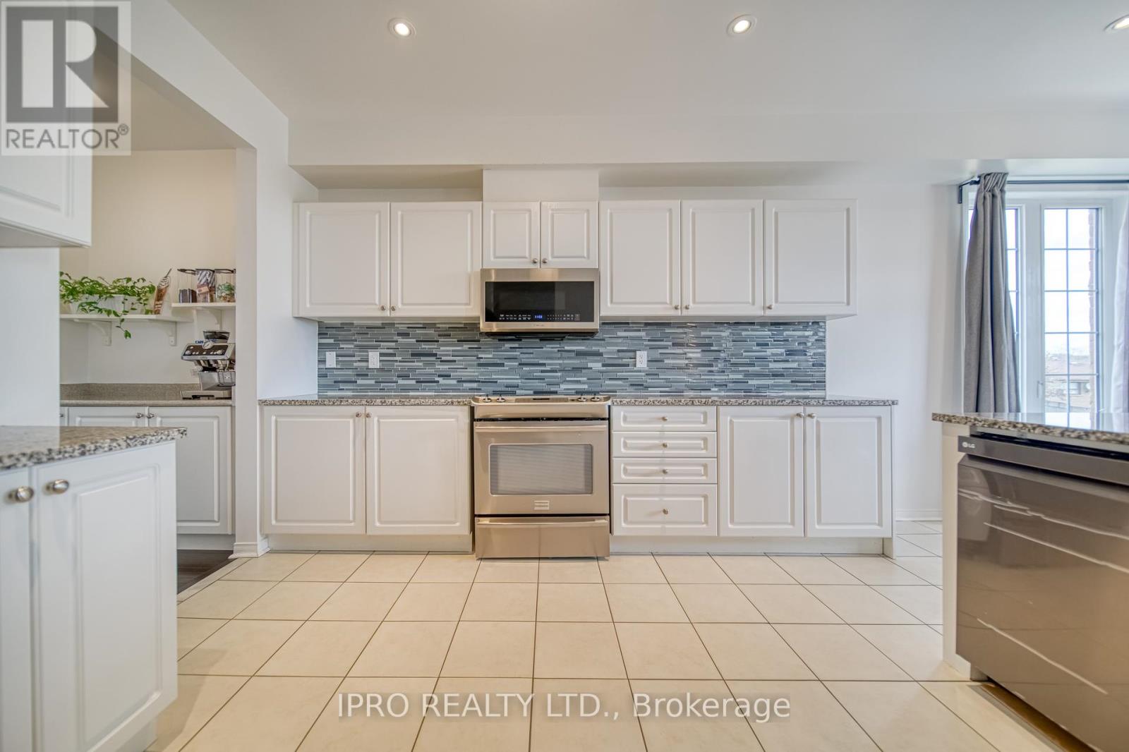 51 Fred Young Dr, Toronto, Ontario  M3L 0A1 - Photo 10 - W8258686