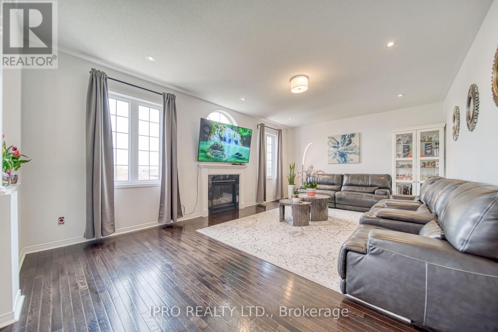 51 Fred Young Dr, Toronto, Ontario  M3L 0A1 - Photo 12 - W8258686
