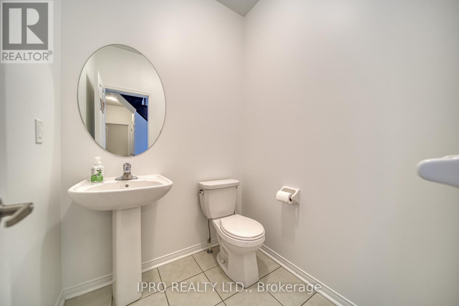 51 Fred Young Dr, Toronto, Ontario  M3L 0A1 - Photo 17 - W8258686