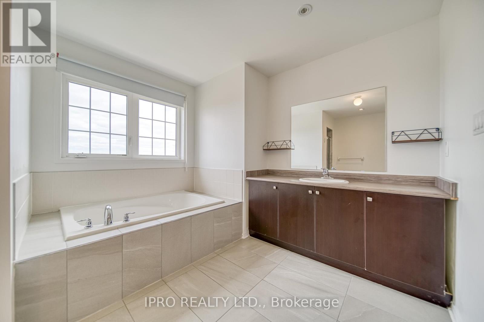 51 Fred Young Dr, Toronto, Ontario  M3L 0A1 - Photo 22 - W8258686