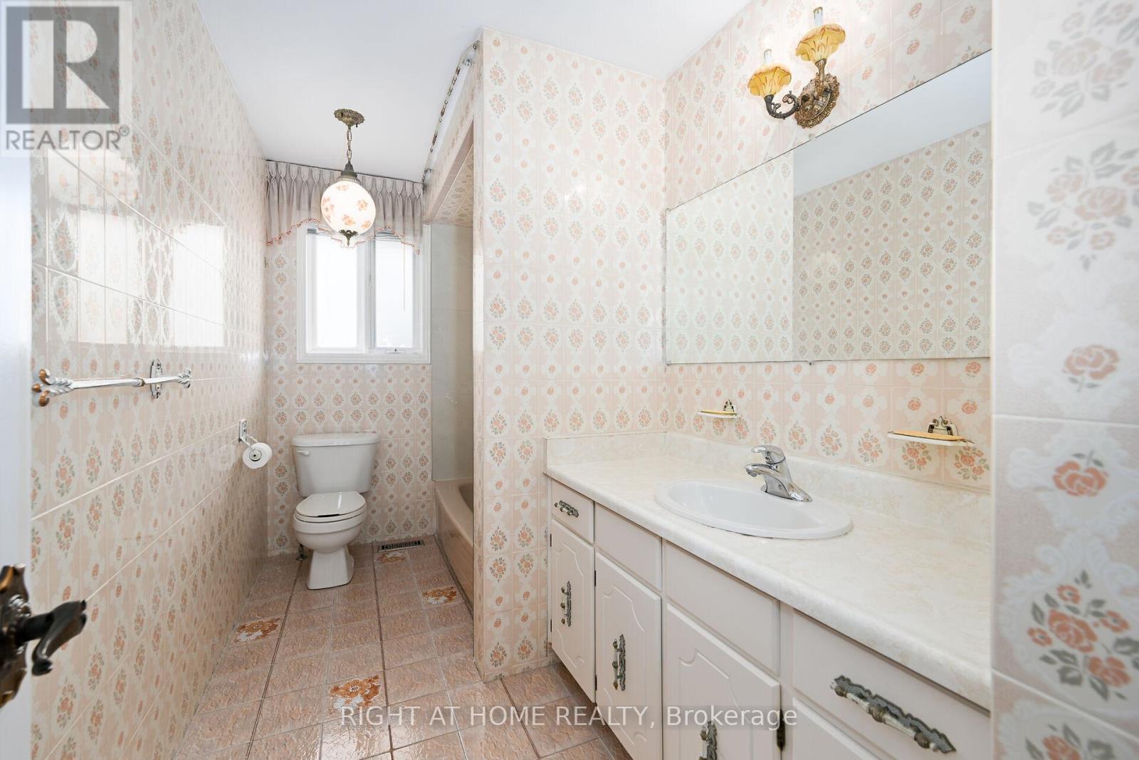 2423 Hensall St, Mississauga, Ontario  L5A 2T1 - Photo 24 - W8259086