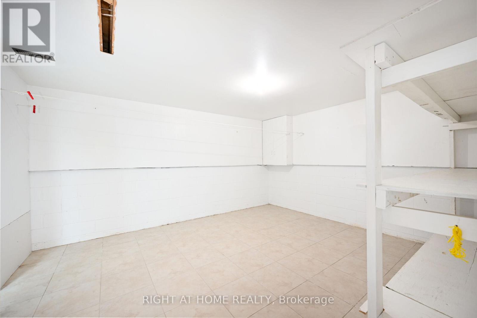 2423 Hensall St, Mississauga, Ontario  L5A 2T1 - Photo 34 - W8259086