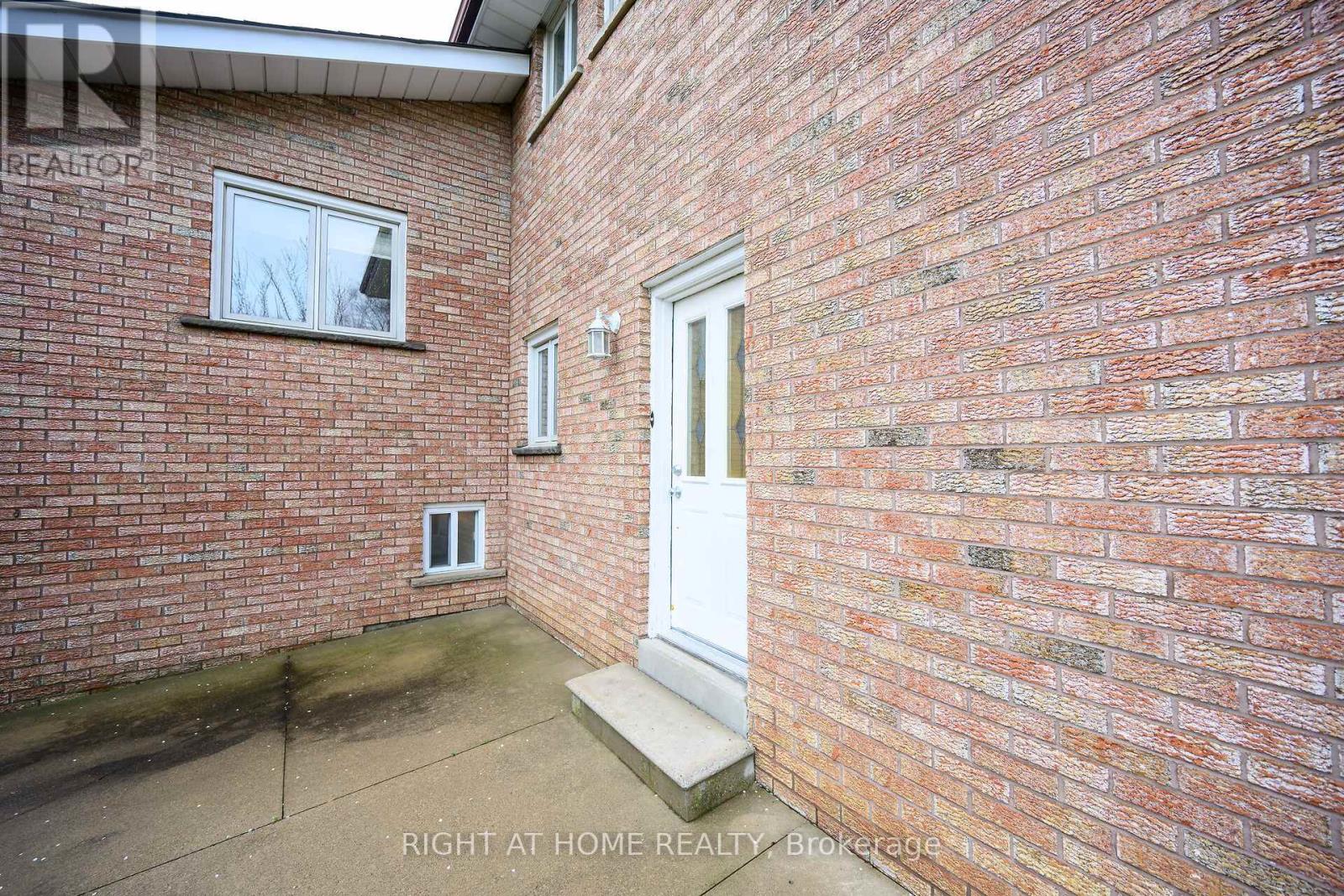 2423 Hensall Street, Mississauga, Ontario  L5A 2T1 - Photo 37 - W8259086