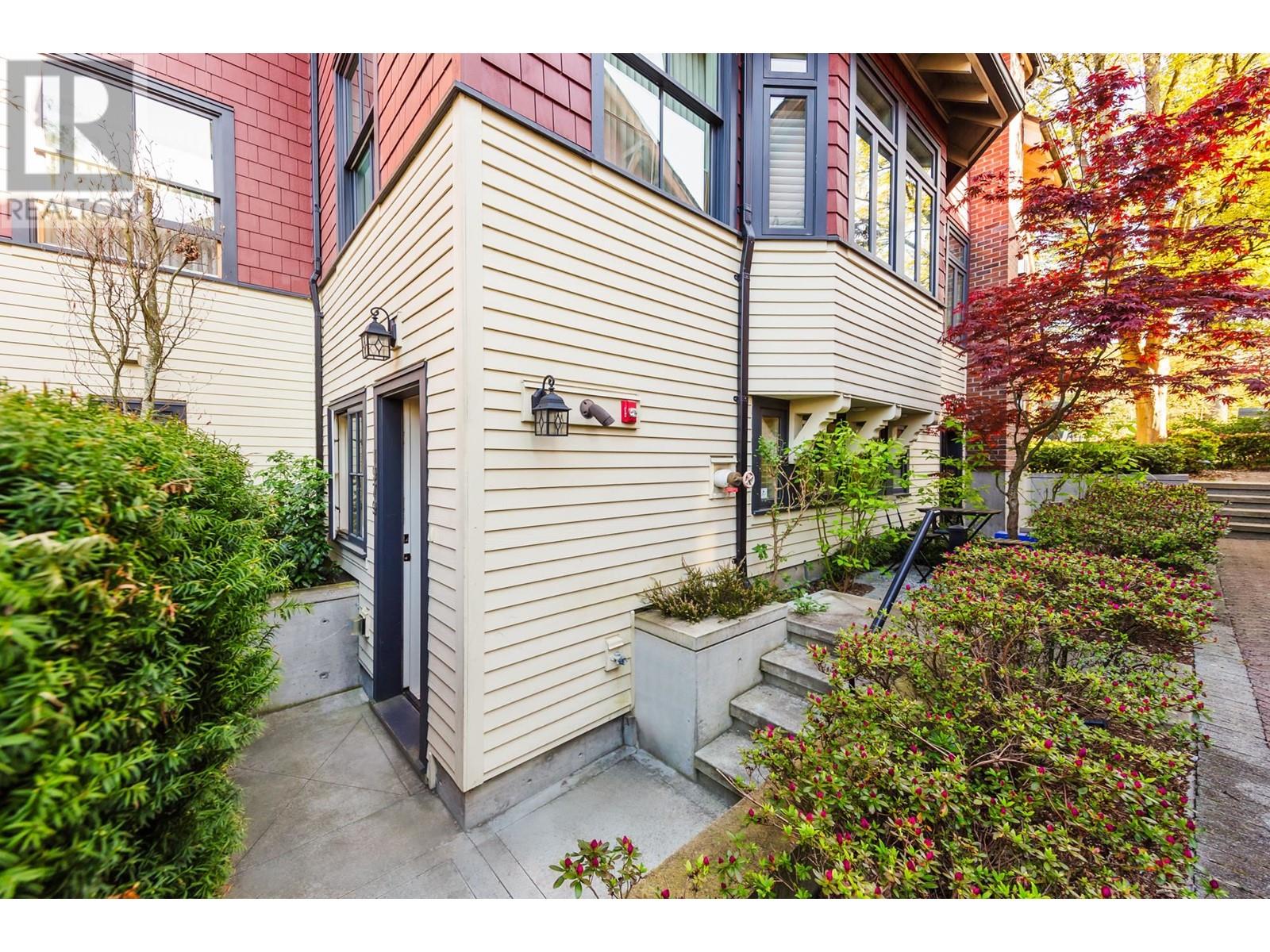 Listing Picture 4 of 23 : 1979 W 15TH AVENUE, Vancouver / 溫哥華 - 魯藝地產 Yvonne Lu Group - MLS Medallion Club Member