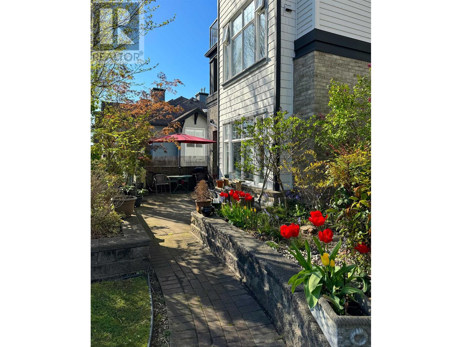 201 83 Star Crescent, New Westminster, British Columbia  V3M 6X8 - Photo 2 - R2873098