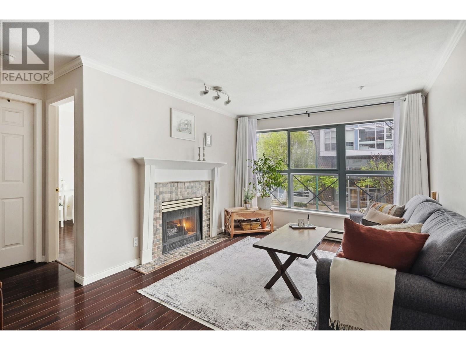 Listing Picture 4 of 24 : 210 511 W 7TH AVENUE, Vancouver / 溫哥華 - 魯藝地產 Yvonne Lu Group - MLS Medallion Club Member