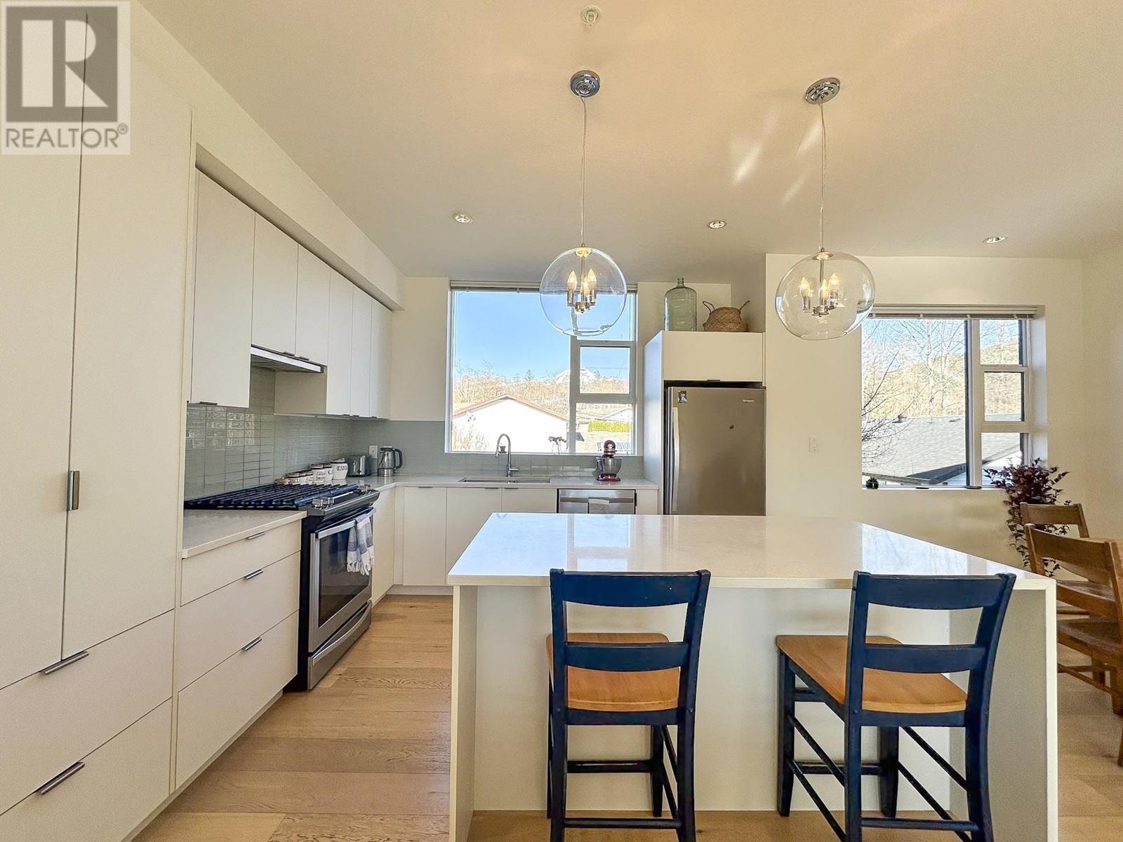 6 38447 Buckley Avenue, Squamish, British Columbia  V8B 0B8 - Photo 2 - R2873613