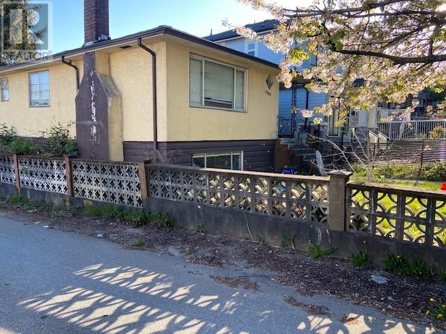 Listing Picture 2 of 6 : 2888 E 6TH AVENUE, Vancouver / 溫哥華 - 魯藝地產 Yvonne Lu Group - MLS Medallion Club Member