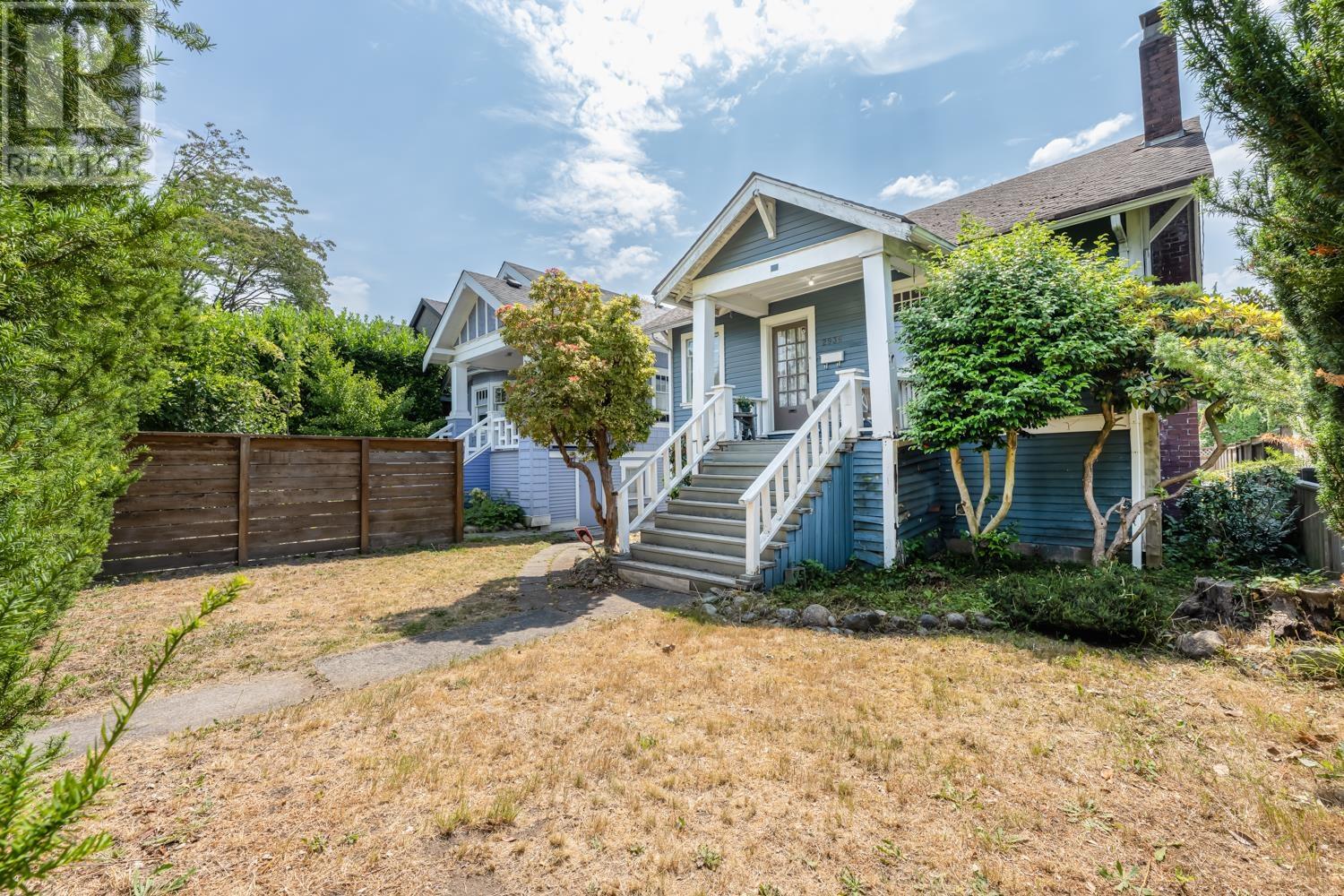 Listing Picture 3 of 34 : 2936 W 41ST AVENUE, Vancouver / 溫哥華 - 魯藝地產 Yvonne Lu Group - MLS Medallion Club Member