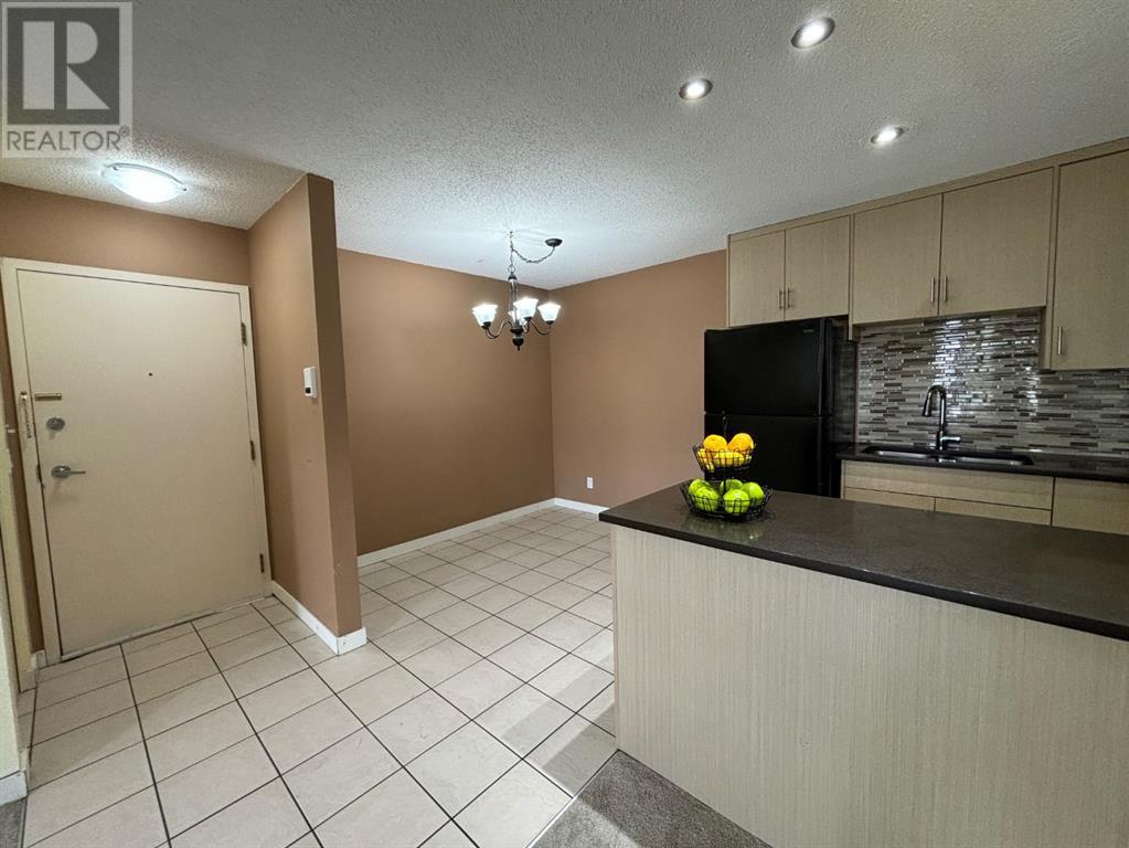 24, 2000 Edenwold Heights Nw, Calgary, Alberta  T3A 3Y5 - Photo 3 - A2119546