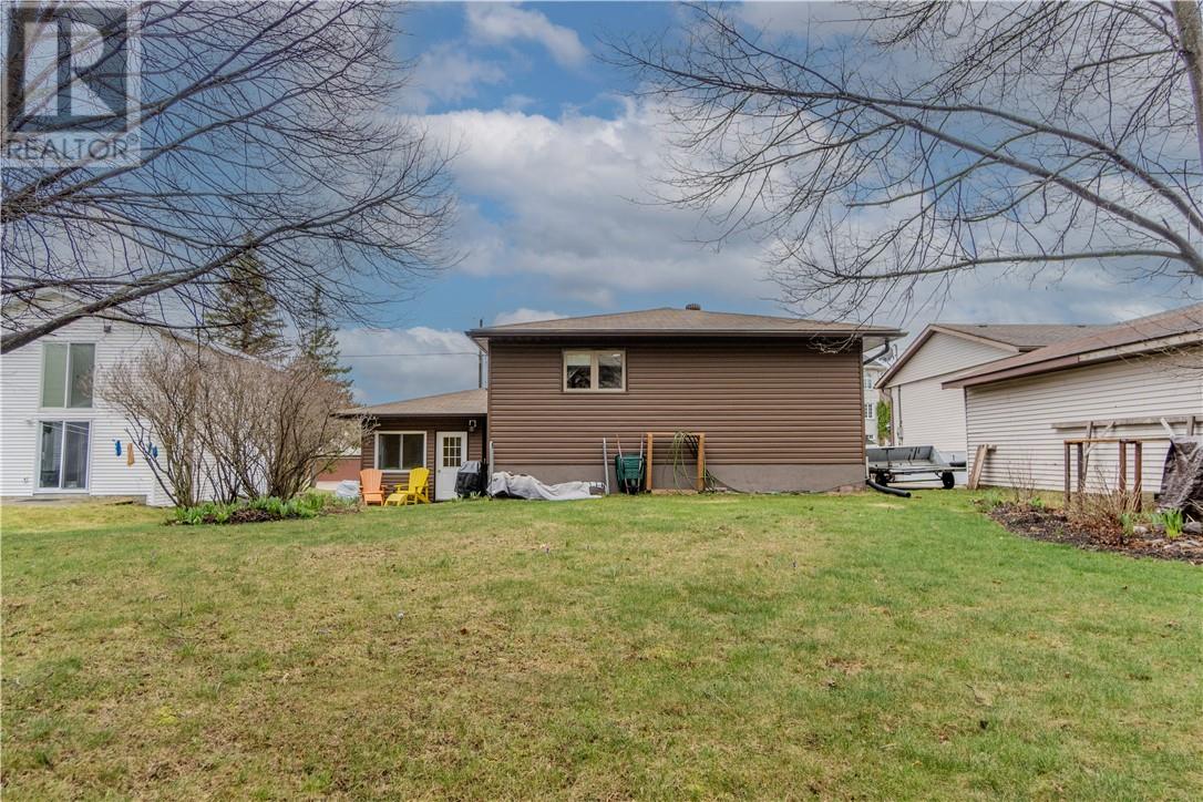 74 Field, Lively, Ontario  P3Y 1B4 - Photo 33 - 2116228