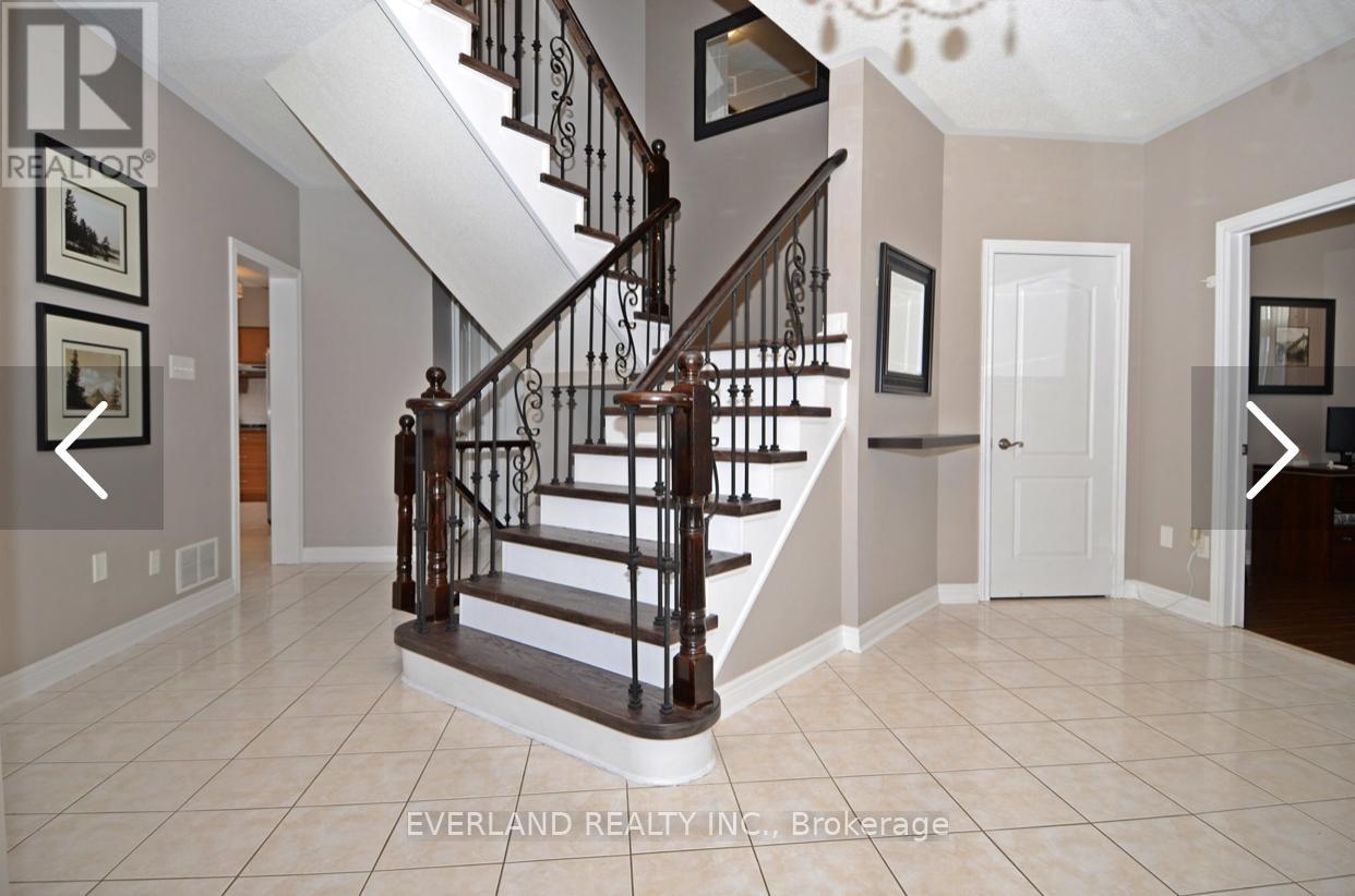1 Bedroom 119 Alamo Heights Dr, Richmond Hill, Ontario  L4S 2W6 - Photo 3 - N8262588
