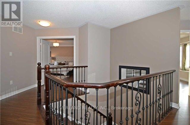 1 Bedroom 119 Alamo Heights Dr, Richmond Hill, Ontario  L4S 2W6 - Photo 5 - N8262588