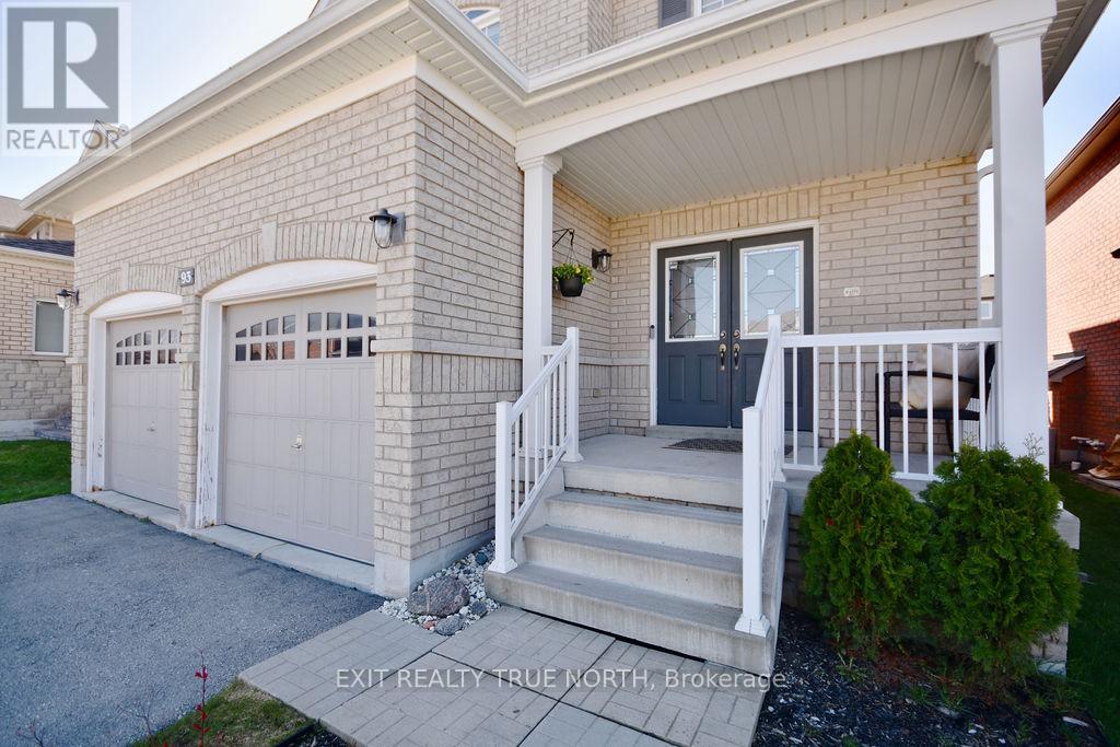 93 Monarchy St, Barrie, Ontario  L4M 0E3 - Photo 2 - S8262590