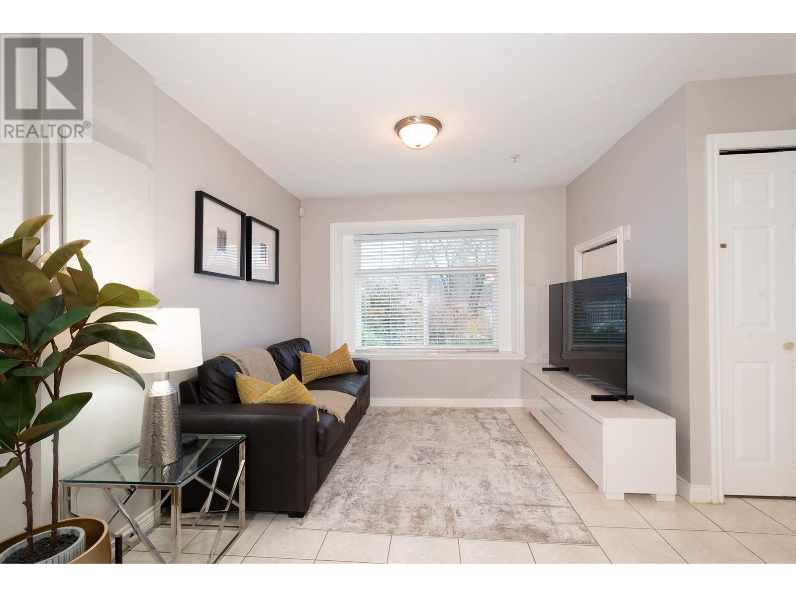 Listing Picture 11 of 18 : 1336 E 16TH AVENUE, Vancouver / 溫哥華 - 魯藝地產 Yvonne Lu Group - MLS Medallion Club Member