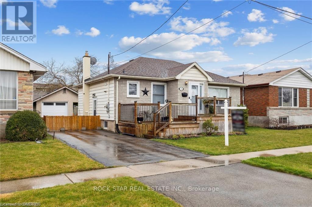 6 Battersea Ave, St. Catharines, Ontario  L2P 1L5 - Photo 1 - X8263096