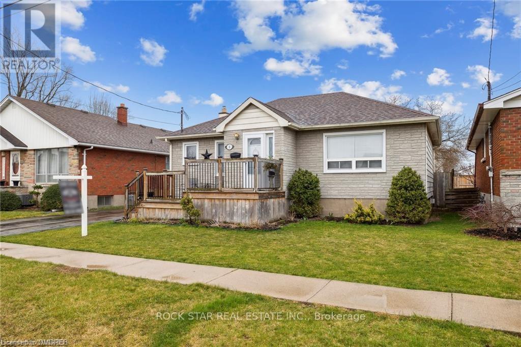 6 Battersea Ave, St. Catharines, Ontario  L2P 1L5 - Photo 3 - X8263096