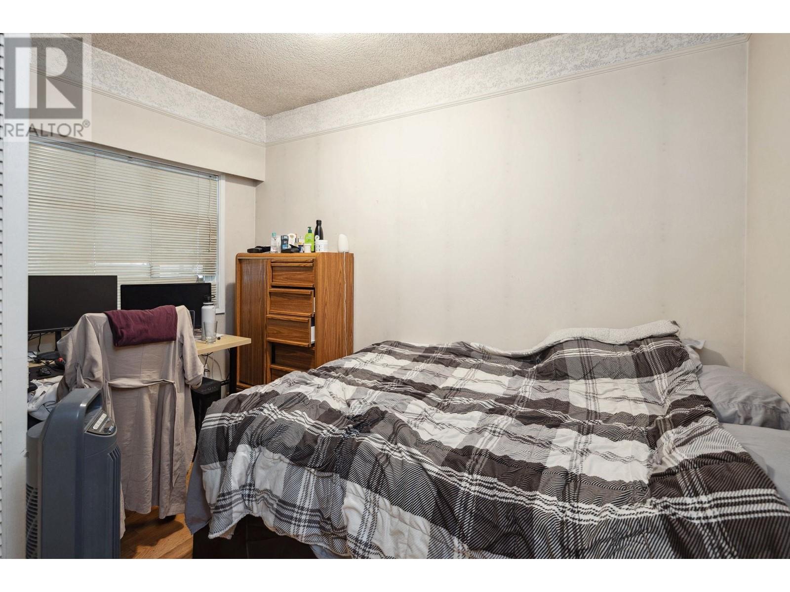 Listing Picture 17 of 32 : 3099 W 6TH AVENUE, Vancouver / 溫哥華 - 魯藝地產 Yvonne Lu Group - MLS Medallion Club Member