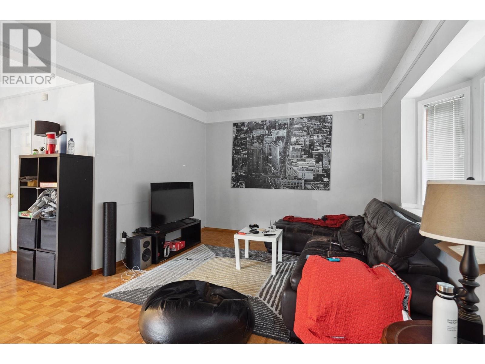 Listing Picture 4 of 32 : 3099 W 6TH AVENUE, Vancouver / 溫哥華 - 魯藝地產 Yvonne Lu Group - MLS Medallion Club Member