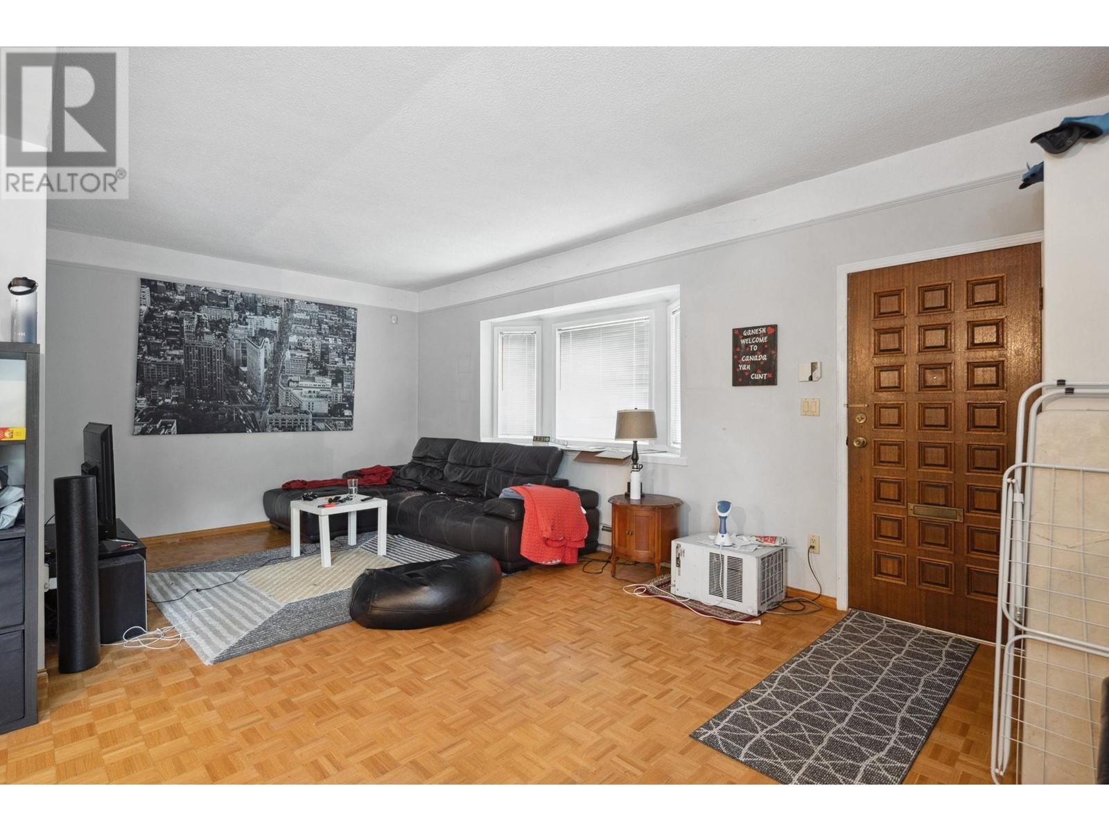 Listing Picture 2 of 32 : 3099 W 6TH AVENUE, Vancouver / 溫哥華 - 魯藝地產 Yvonne Lu Group - MLS Medallion Club Member