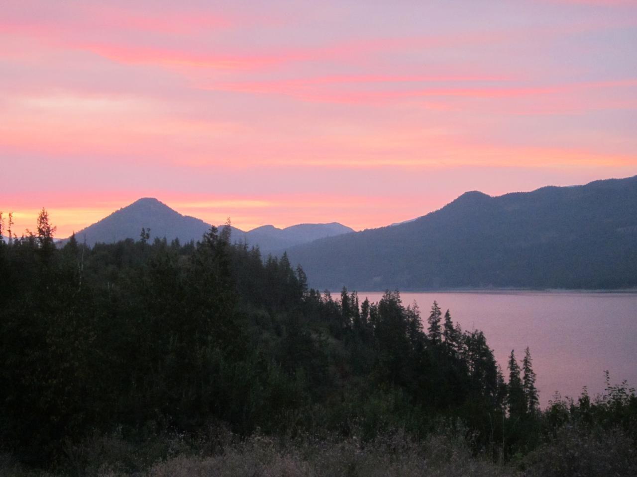 200 Lower Arrow Lake, Castlegar, British Columbia  V1N 4H8 - Photo 1 - 2476344