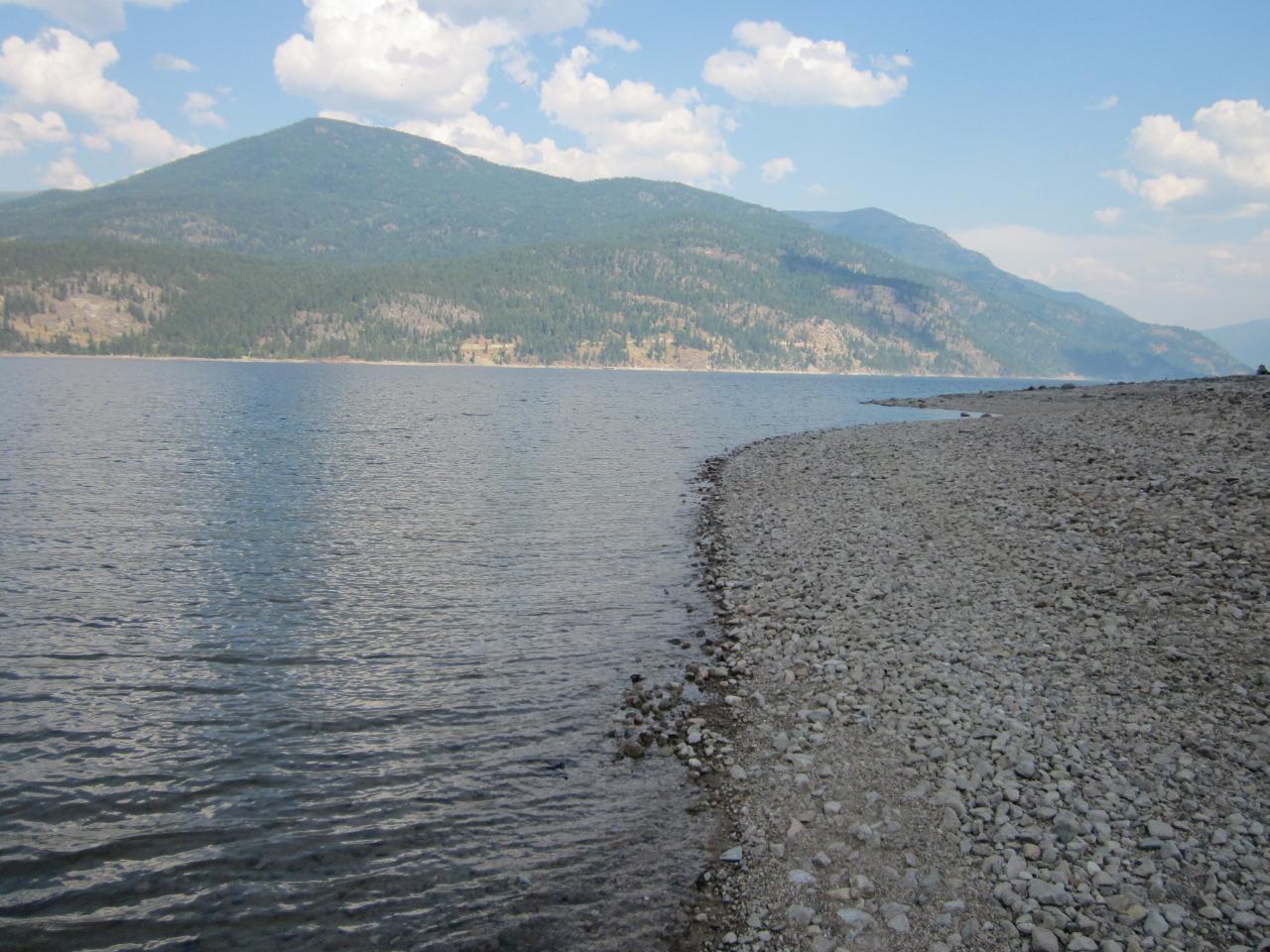 200 Lower Arrow Lake, Castlegar, British Columbia  V1N 4H8 - Photo 2 - 2476344