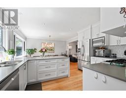 1047 CLEMENTS AVENUE, north vancouver, British Columbia