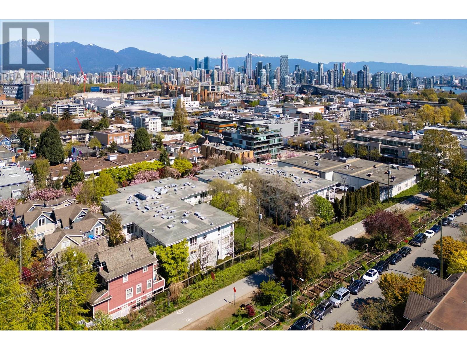 Listing Picture 25 of 34 : 205 1868 W 5TH AVENUE, Vancouver / 溫哥華 - 魯藝地產 Yvonne Lu Group - MLS Medallion Club Member