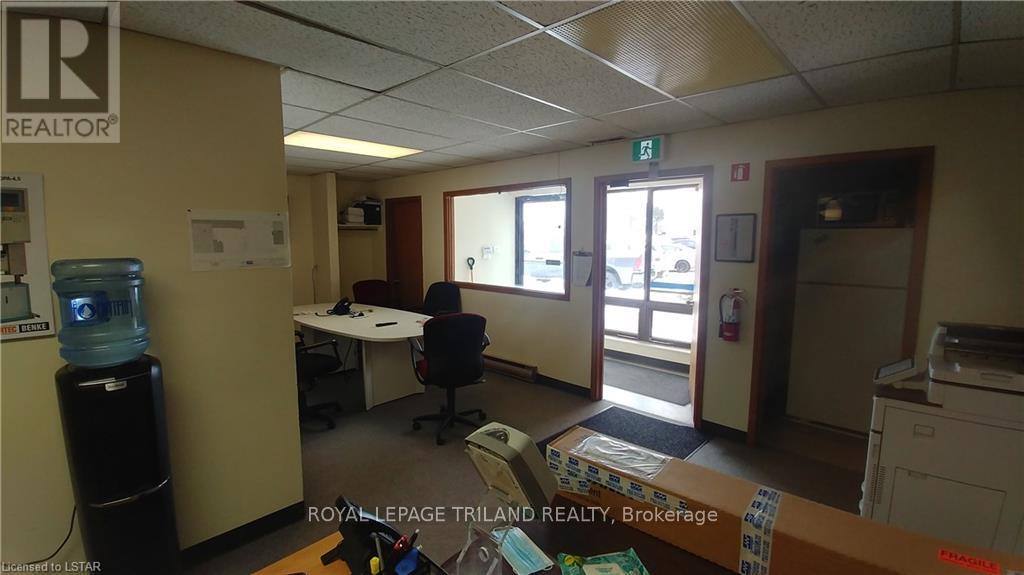 164 Newbold Crt, London, Ontario  N6E 1Z7 - Photo 3 - X8259408