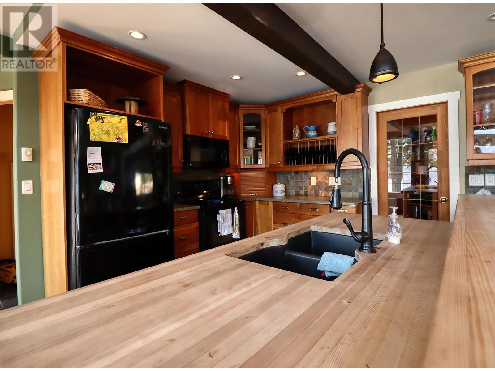 1149 Little Shuswap Lake Road, Chase, British Columbia  V0E 1M2 - Photo 21 - 178039