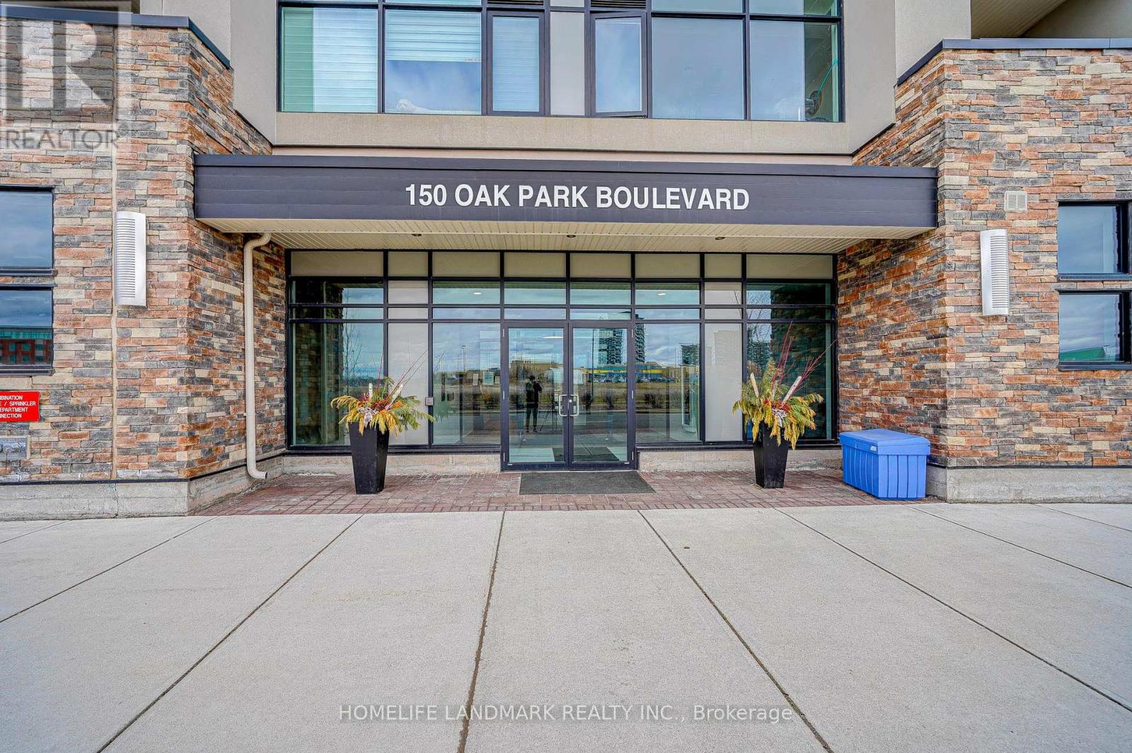 511 - 150 Oak Park Boulevard, Oakville, Ontario  L6H 0E7 - Photo 2 - W8266664