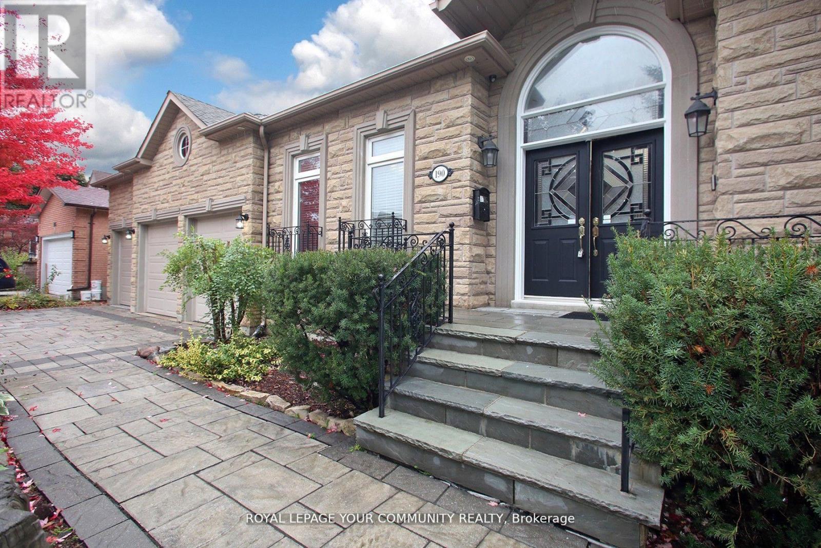 190 Lawrence Ave, Richmond Hill, Ontario  L4C 1Z5 - Photo 3 - N8267752