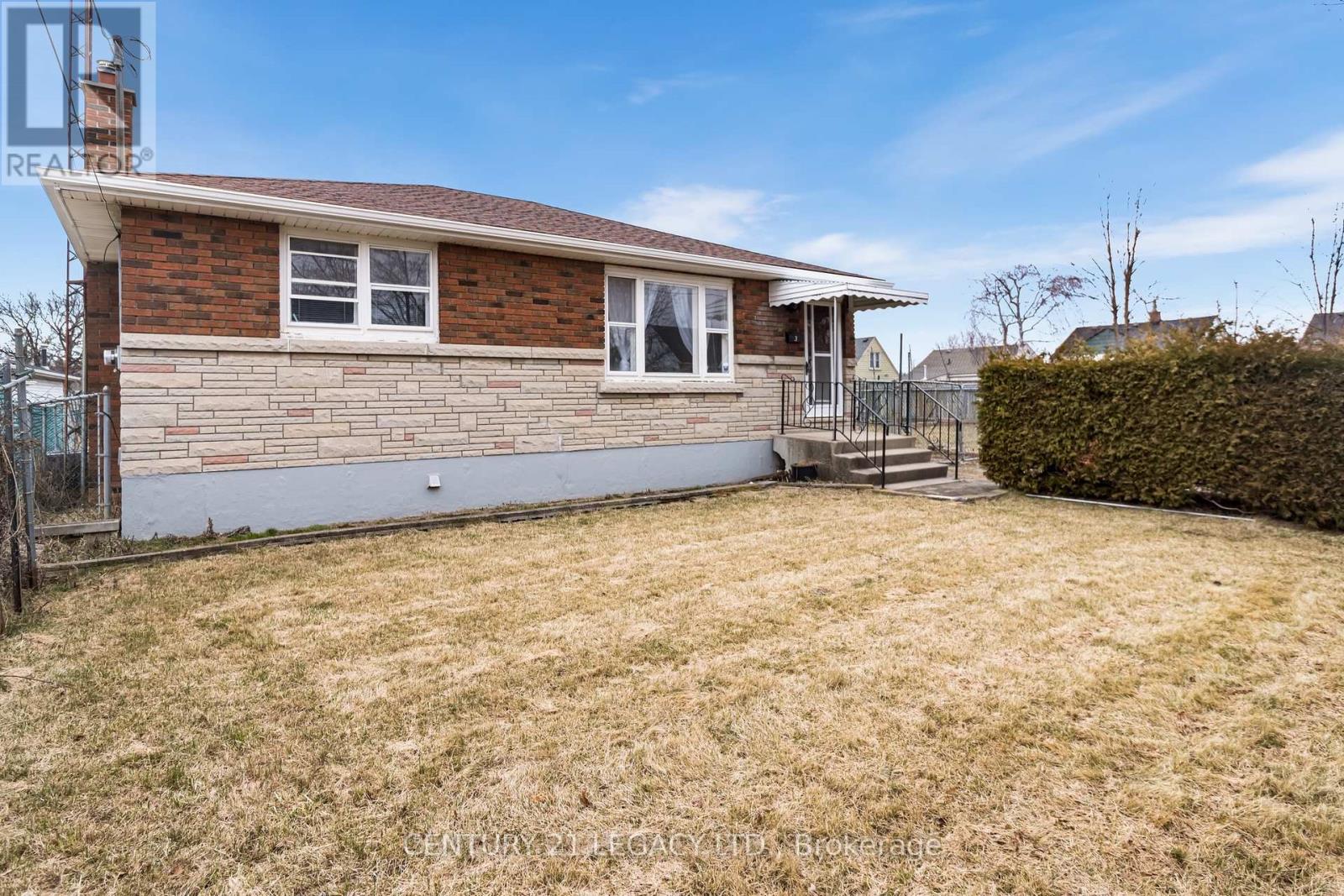 3 Lincoln Ave, St. Catharines, Ontario  L2P 2J1 - Photo 2 - X8267782