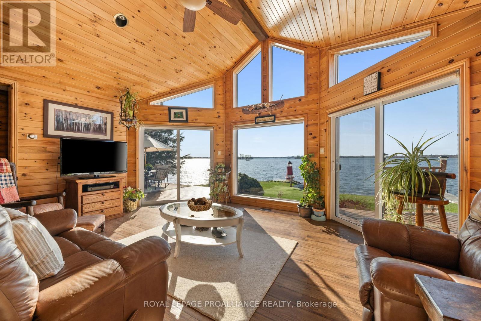 45 PEATS POINT RD Prince Edward County